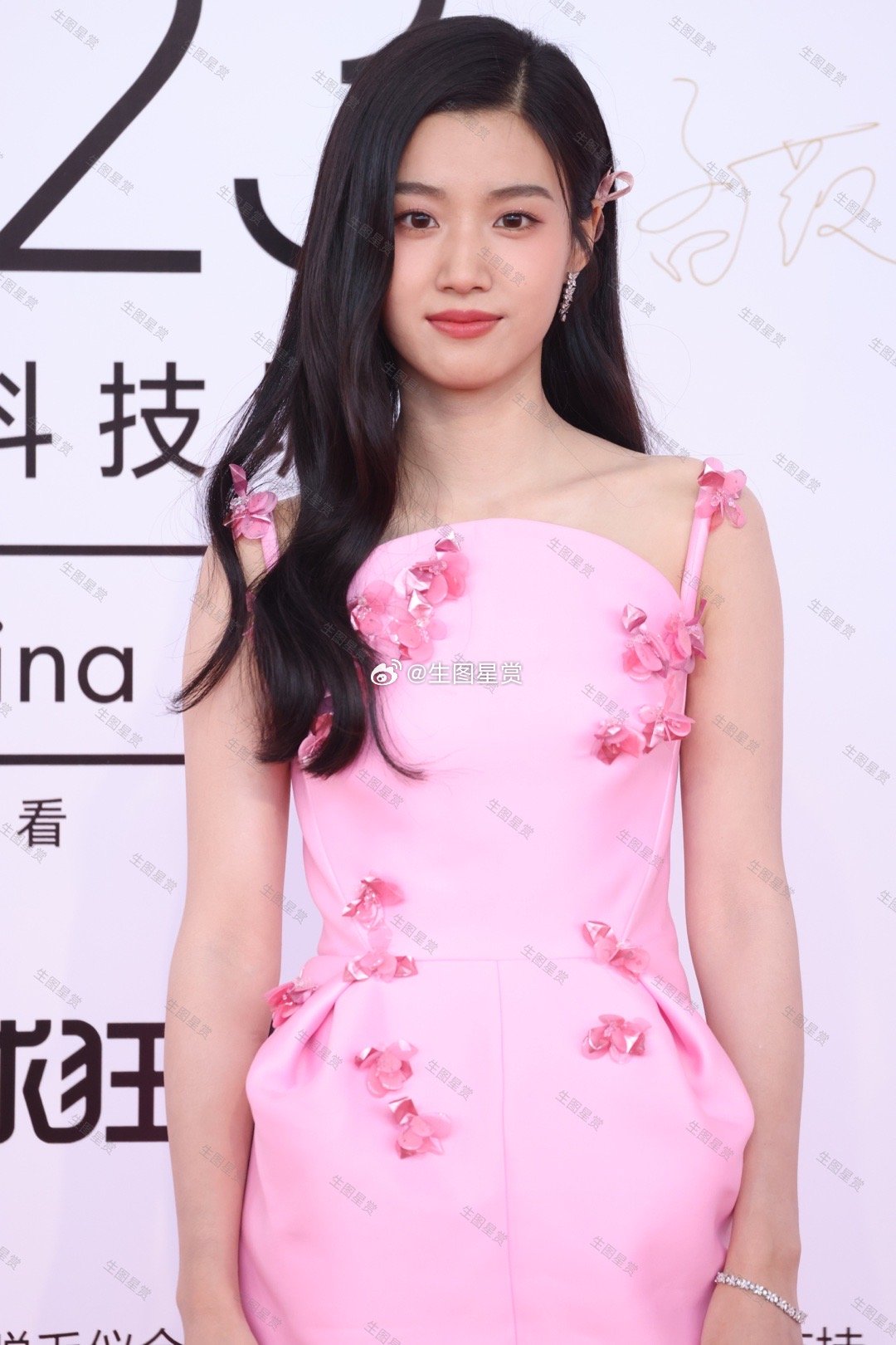 卢昱晓ELLE风尚大典红毯，粉裙少女敲可爱🌸 | 2291独家 ​​​