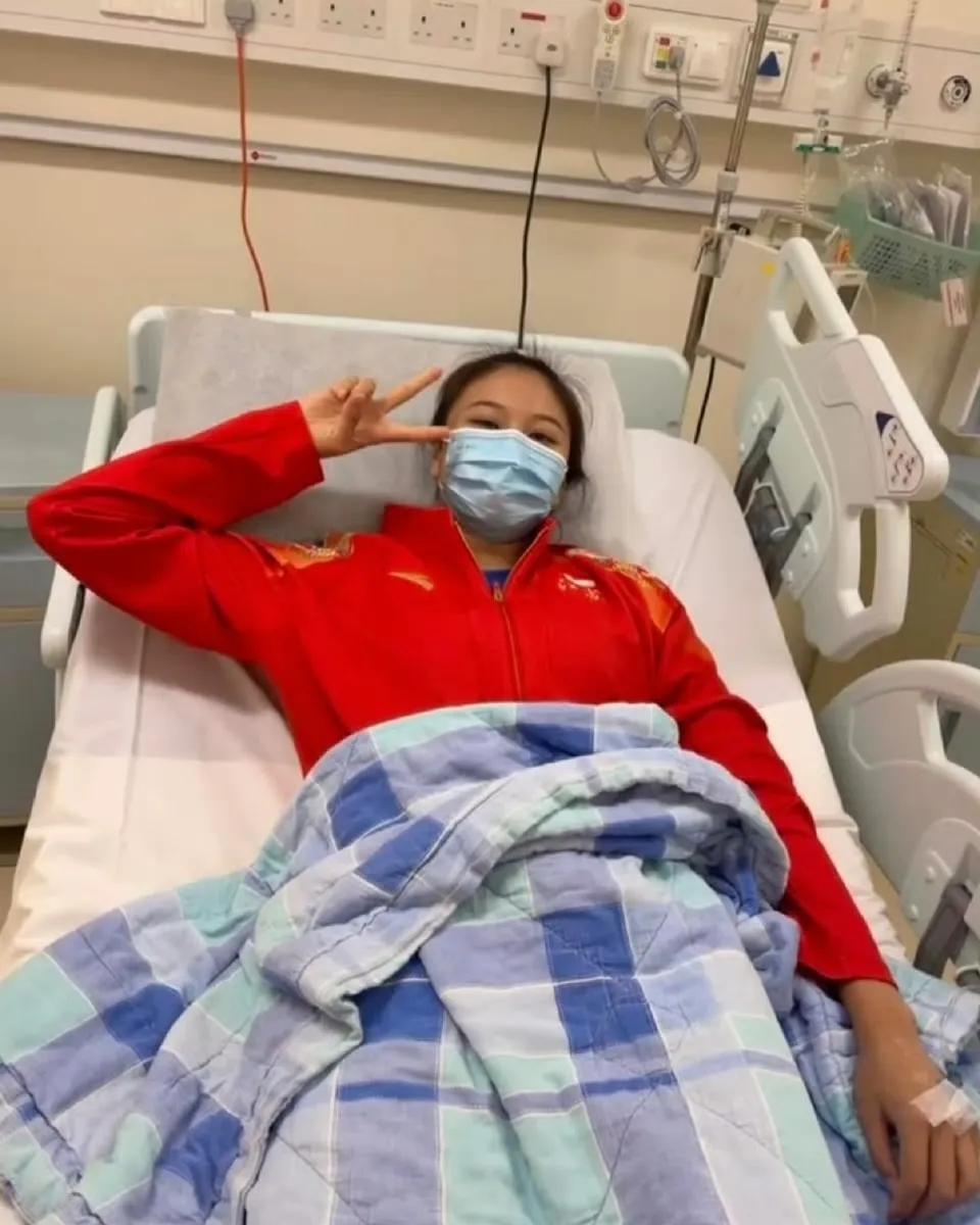 破防了！龚翔宇全运会期间一直在带病硬扛，趁赛程间隙偷偷去打点滴，真的又心疼又肃然