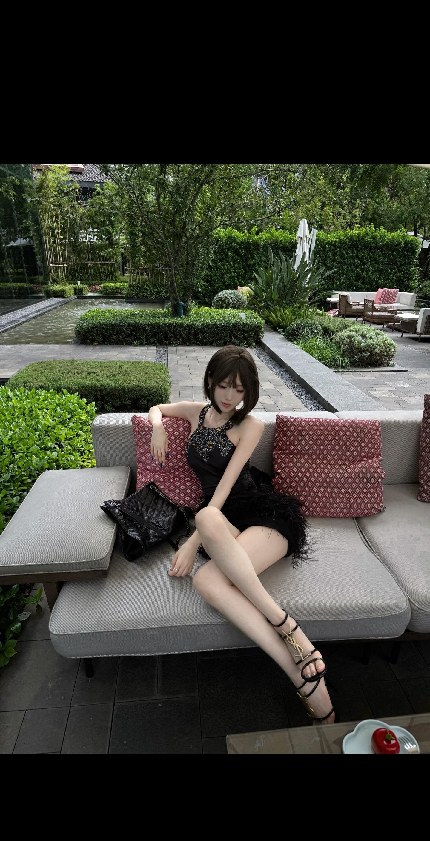 没什么好执着的 你什么也没给过我 除了一堆没实现过的漂亮承诺