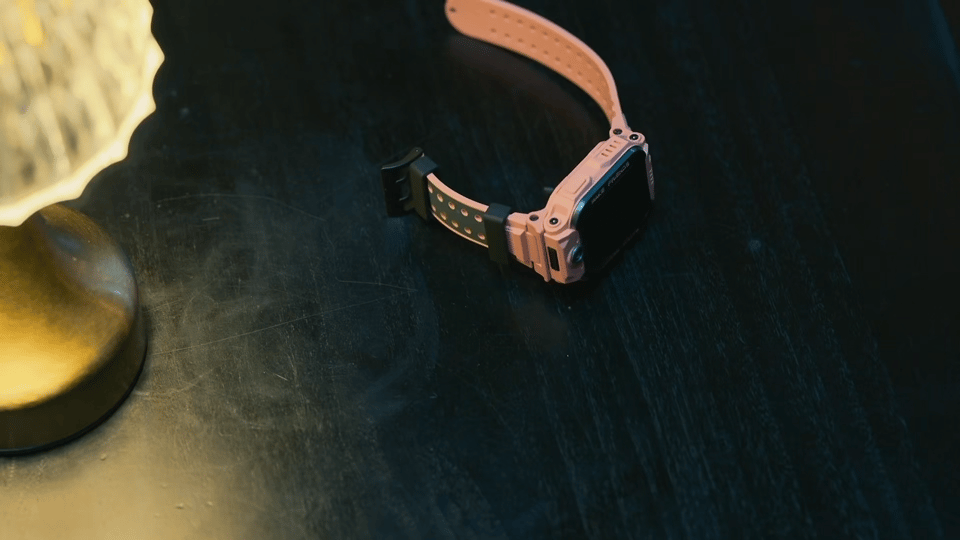 别人绝交互删他俩绝交还儿童手表 查案搭档散伙，儿童手表成了分手信物😂 