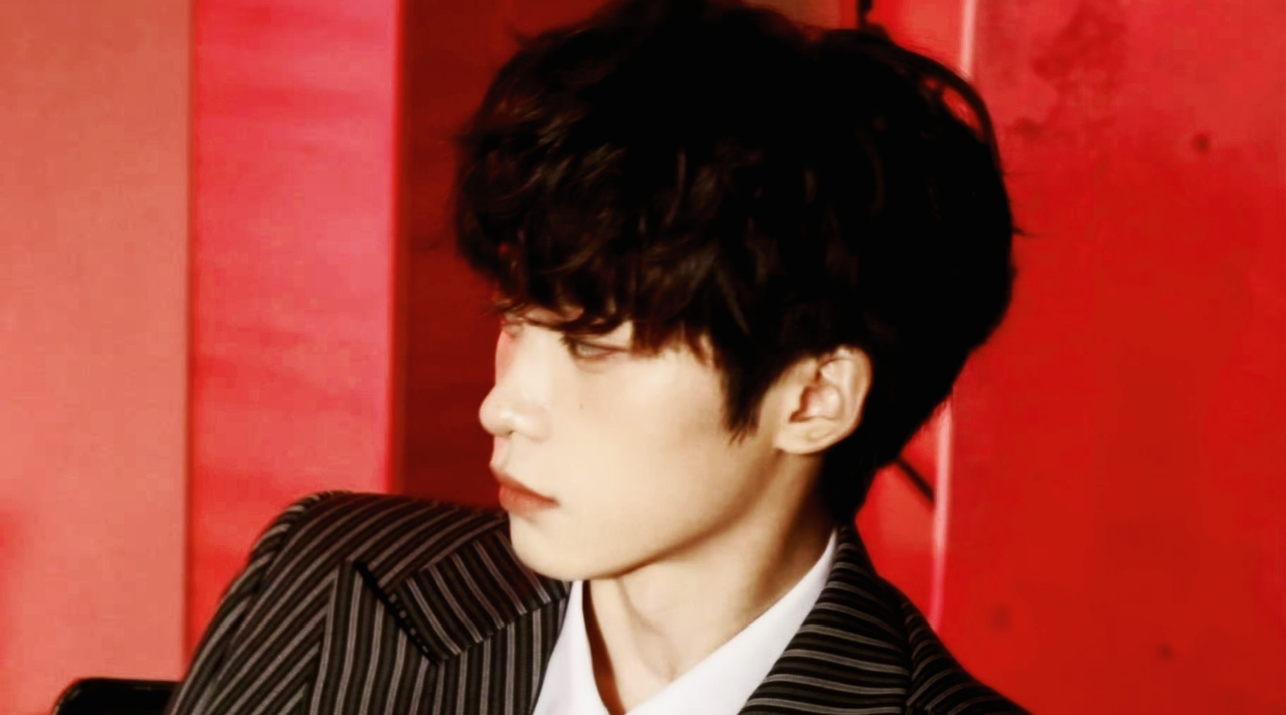 🔮 “醒来万物皆是沉寂,唯有你是世间的一抹旖旎,他人困于山中晨雾,我困于你”