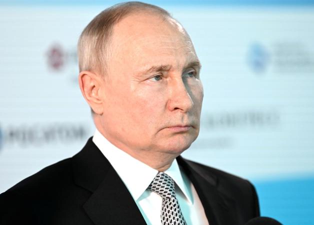 谁能想到，就在我们以为俄乌冲突已经陷入沉闷泥潭时，普京竟然在短短48小时内，用两