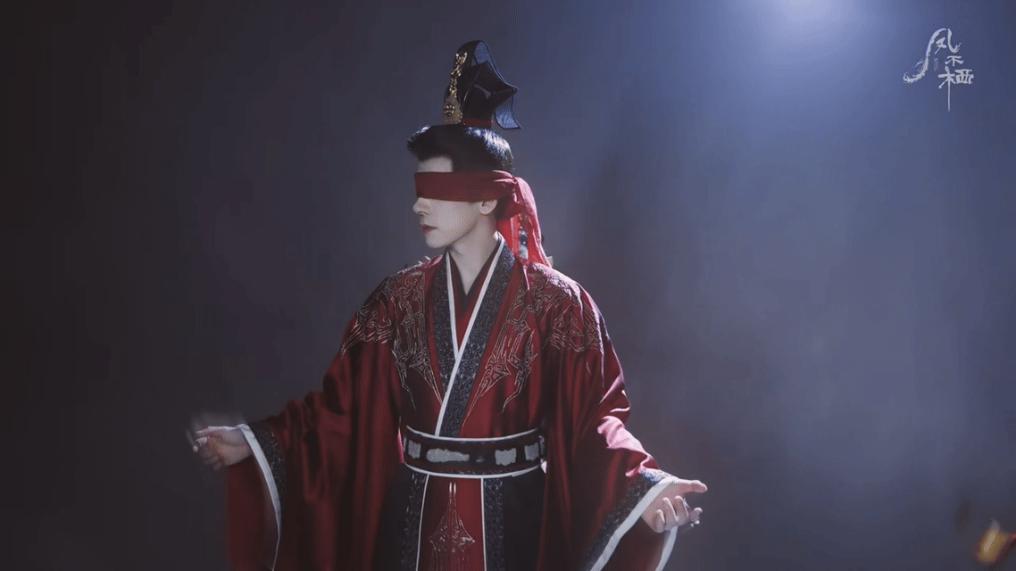 吴谨言魏哲鸣首搭 吴谨言和魏哲鸣居然搭戏了！凤不栖这重生帝后设定，直接戳我心巴~