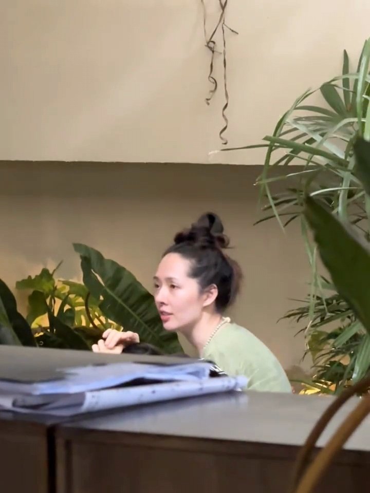 西双版纳偶遇郭碧婷西双版纳偶遇素颜郭碧婷西双版纳偶遇郭碧婷，好漂亮啊，状态好好 