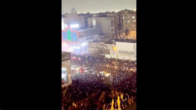 好好的日子过成这样 媒1月8日报道，伊朗全国多地爆发示威浪潮之际，首都德黑兰（T