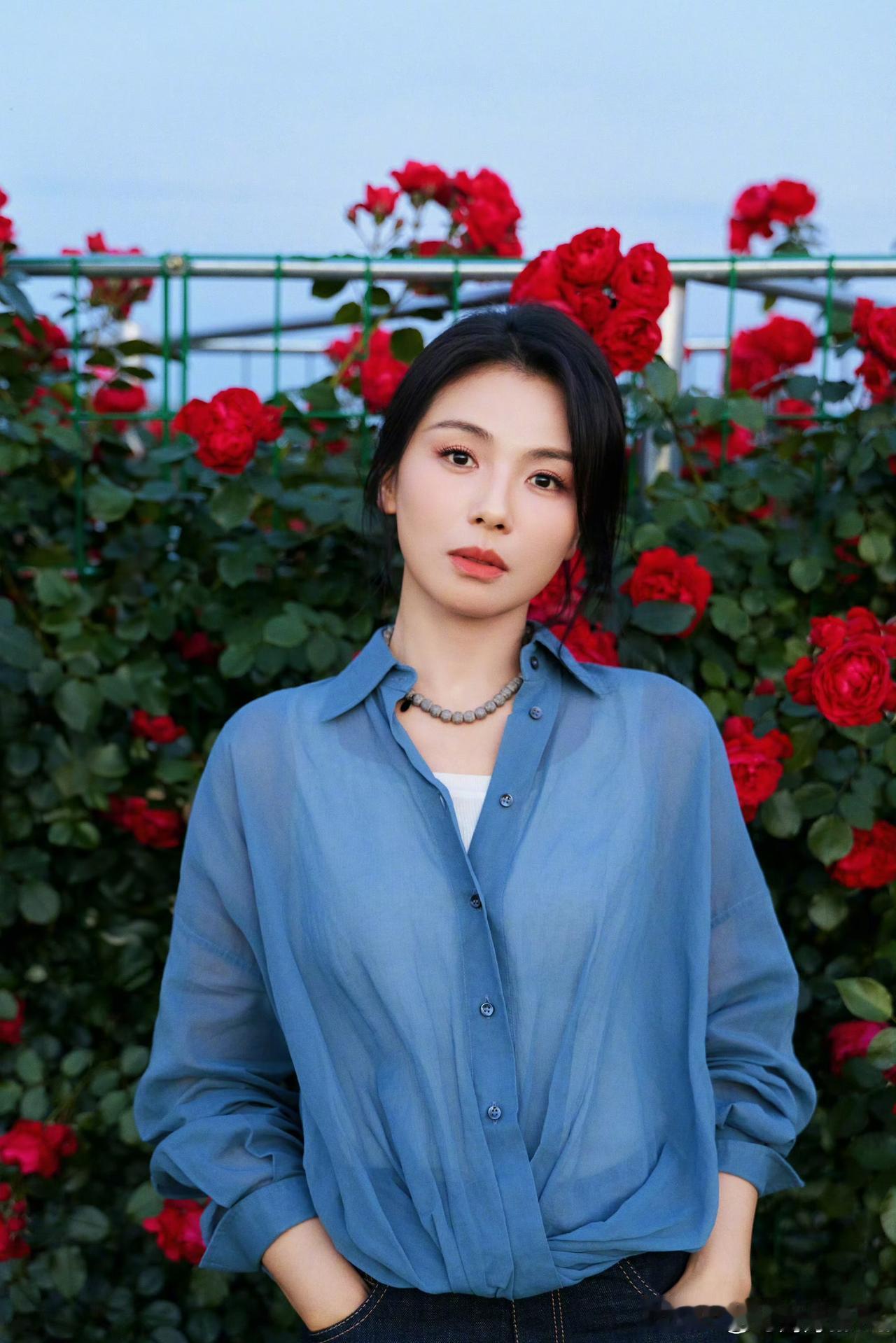 “天庭编制”刘涛下凡！退掉妈祖光环，花墙自拍美出圈

说起刘涛，很多观众对她的经