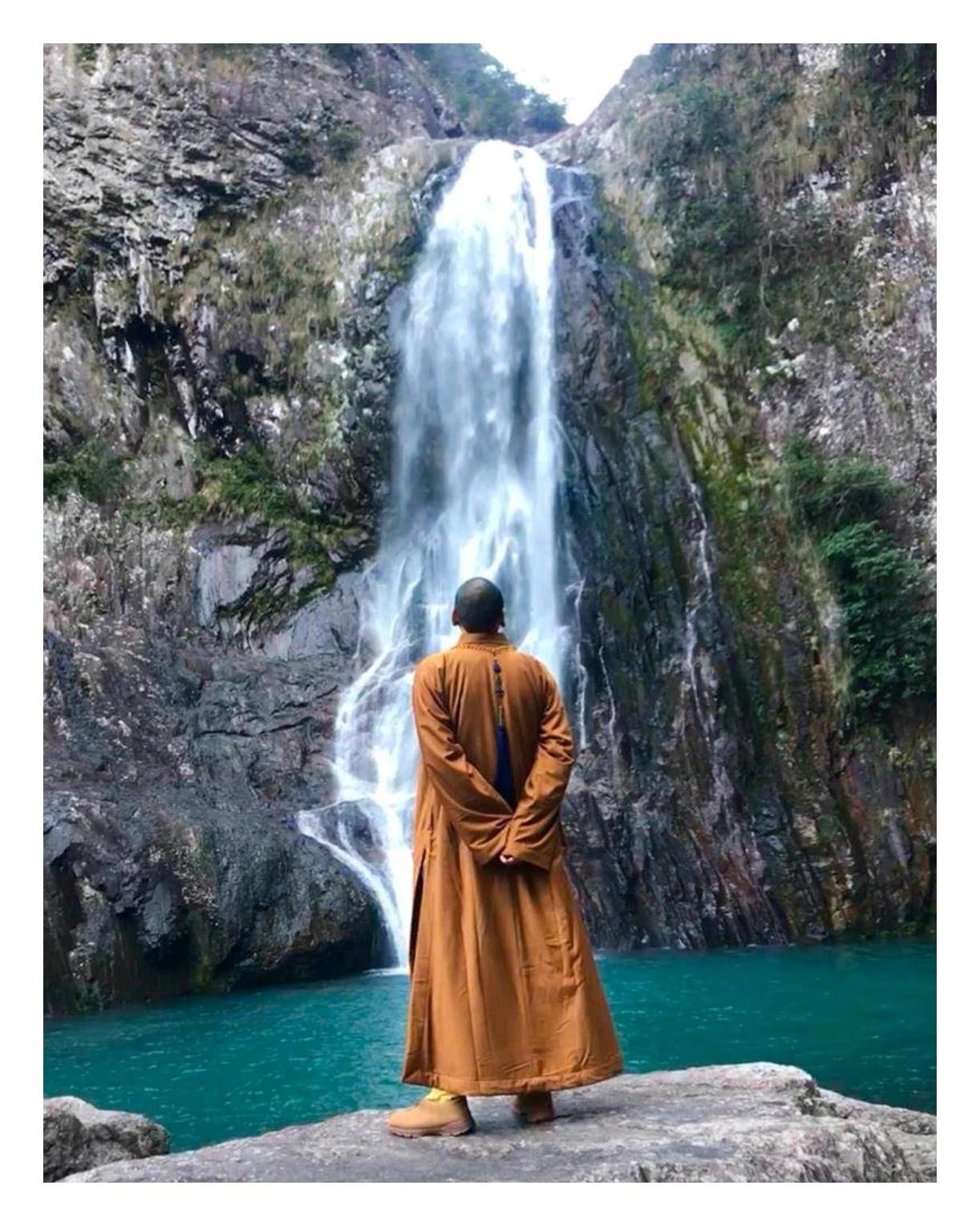 不要以政治家的思维，以普通老百姓的思维，去处理和解决俄乌战争，可能更容易解决问题