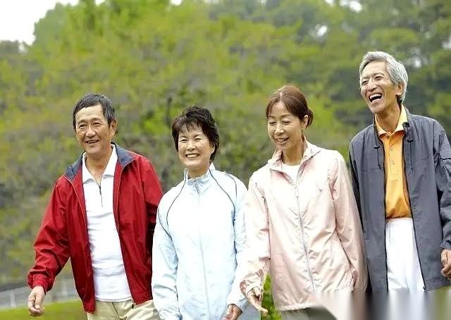 都说退休有六大底气：身体好，有退休金，有存款，有老伴，有朋友，孩子不操心。
隔壁