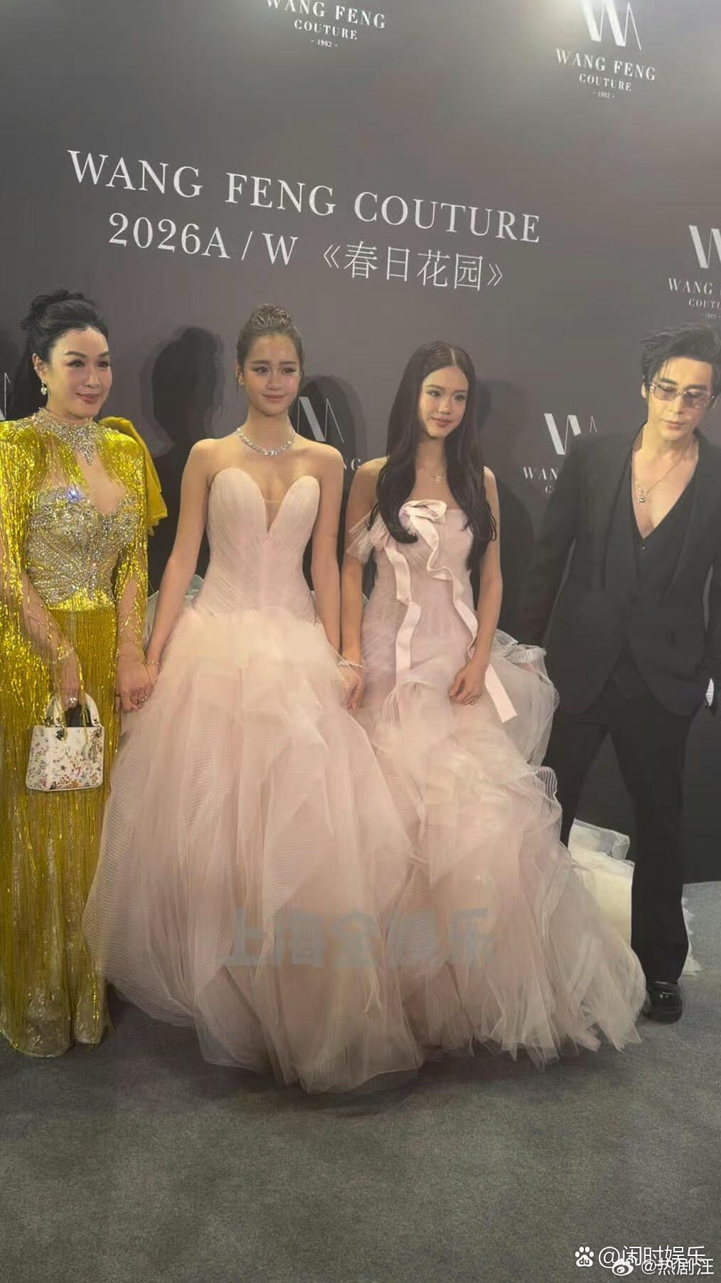 钟丽缇一家四口同框走红毯，豪门既视感拉满。 