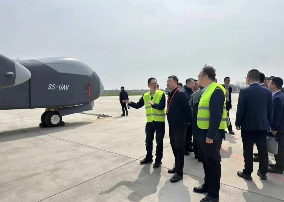 4月15日上午，中国民用航空西北地区管理局局长孙剑岷、副局长李勇一行赴渭南机场民