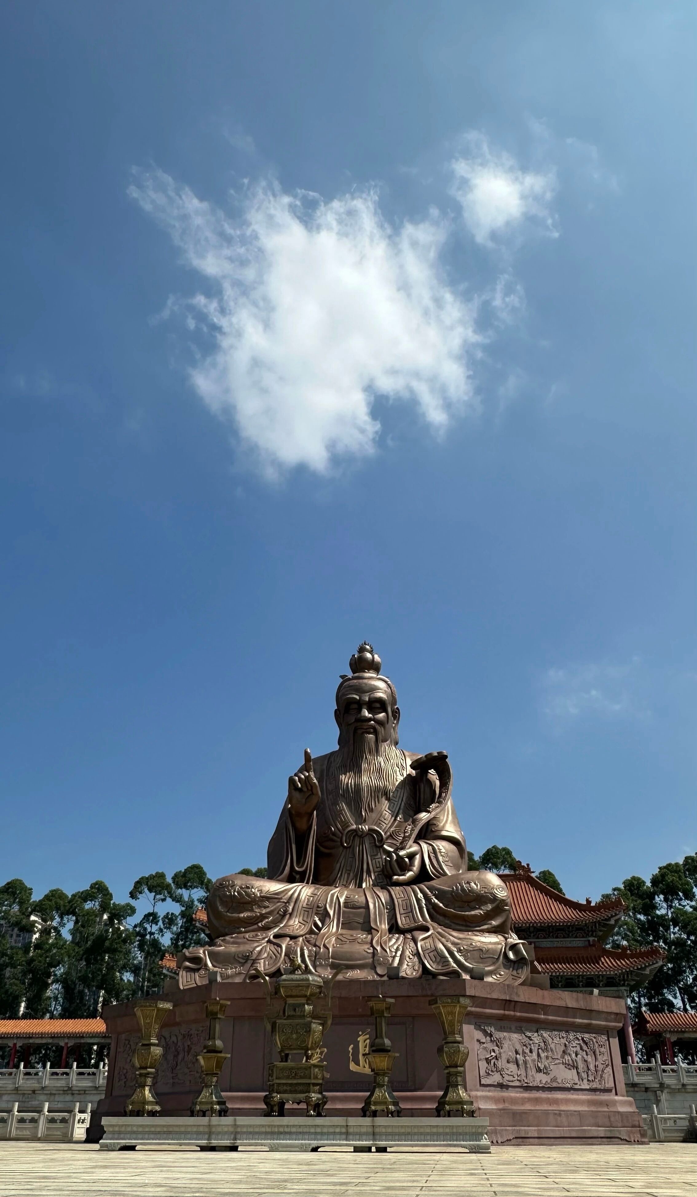 正常人绝对不可能同时拥有妻财子禄寿，人旺财不旺，财旺人不旺，人财两旺寿不长。自古