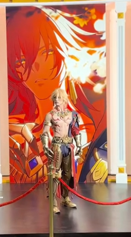 星穹铁道萤火虫  萤火虫真的吃的好，不知道的还以为提前来到翁法罗斯了呢万敌：开拓