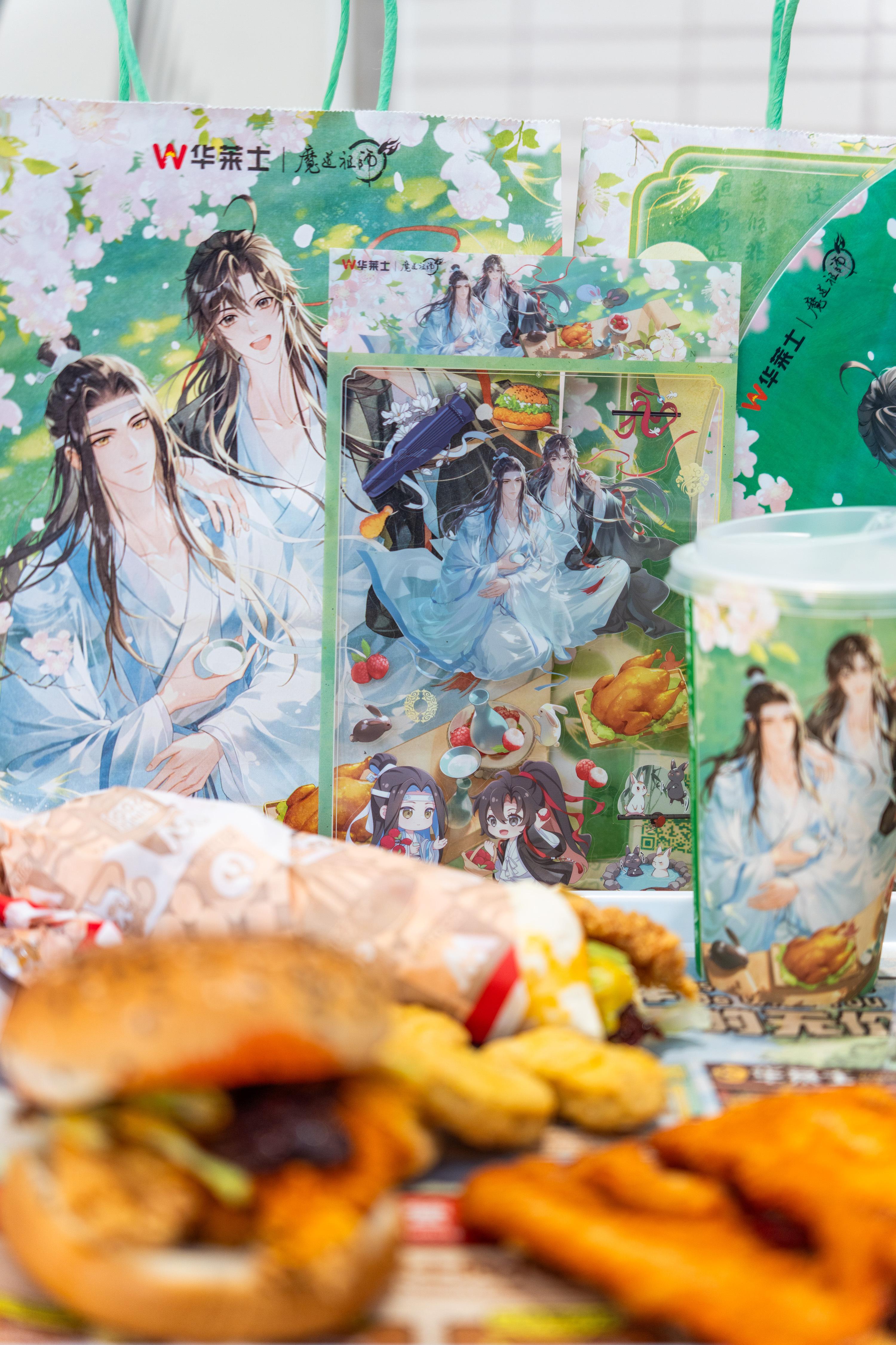 本来只是想买个联名套餐，结果华莱士这个快闪店我愣是待了半小时没出来。门口就很有云