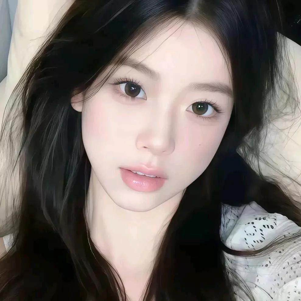 少女感十足，温柔又迷人的眼睛少女感笑容 梦幻蓝眼睛少女 温柔大眼睛女孩 少女眸光