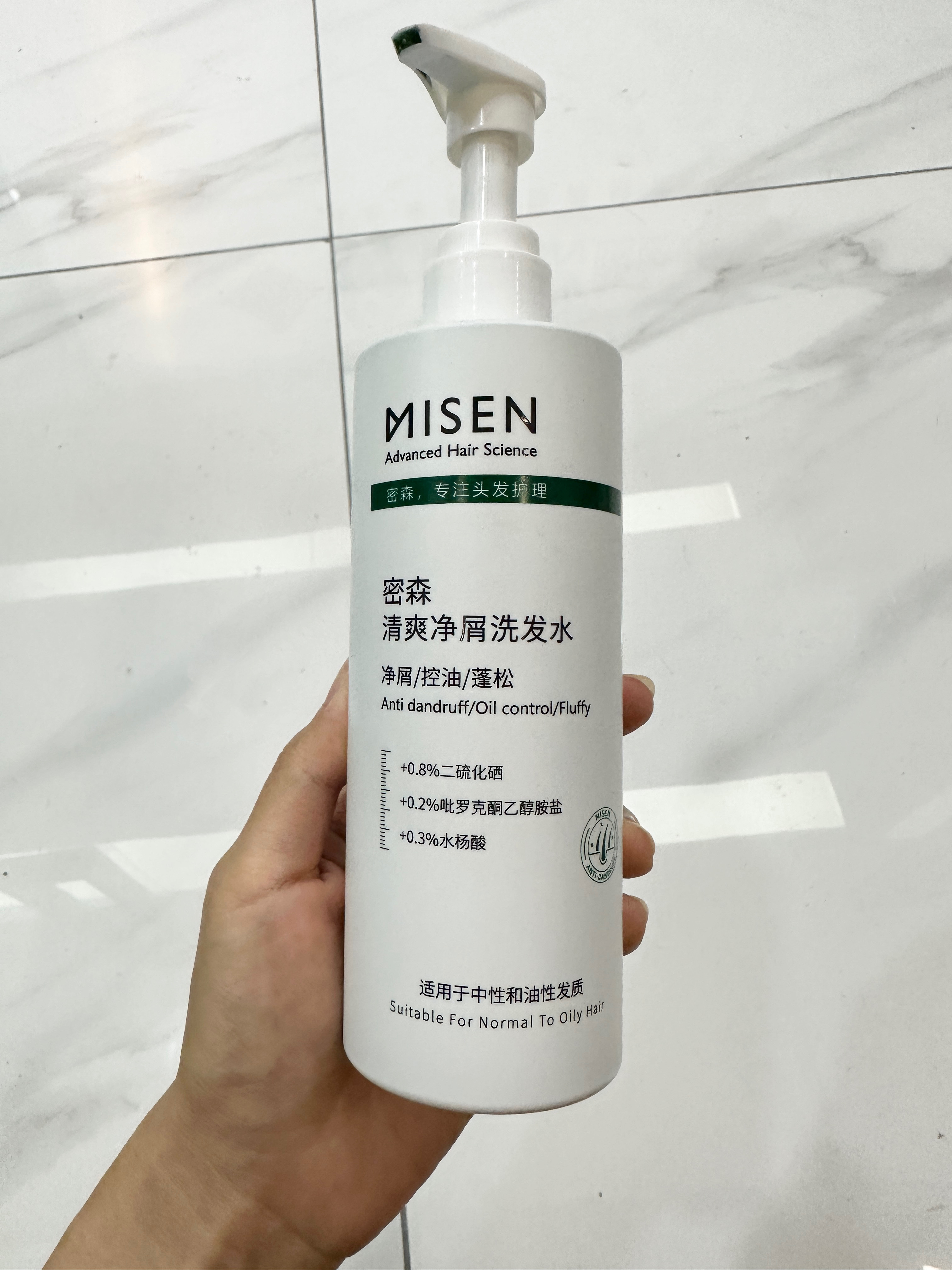 唯一一个用完头不臭的二硫化硒洗发水，去屑和止痒效果都很好，就是起泡慢点，能接受，