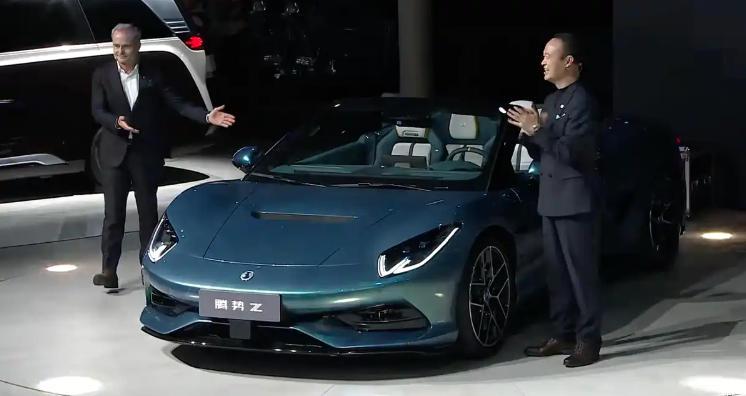 北京车展期间，腾势汽车带来了腾势Z敞篷版。
新车采用了四座软顶敞篷的结构，整体的