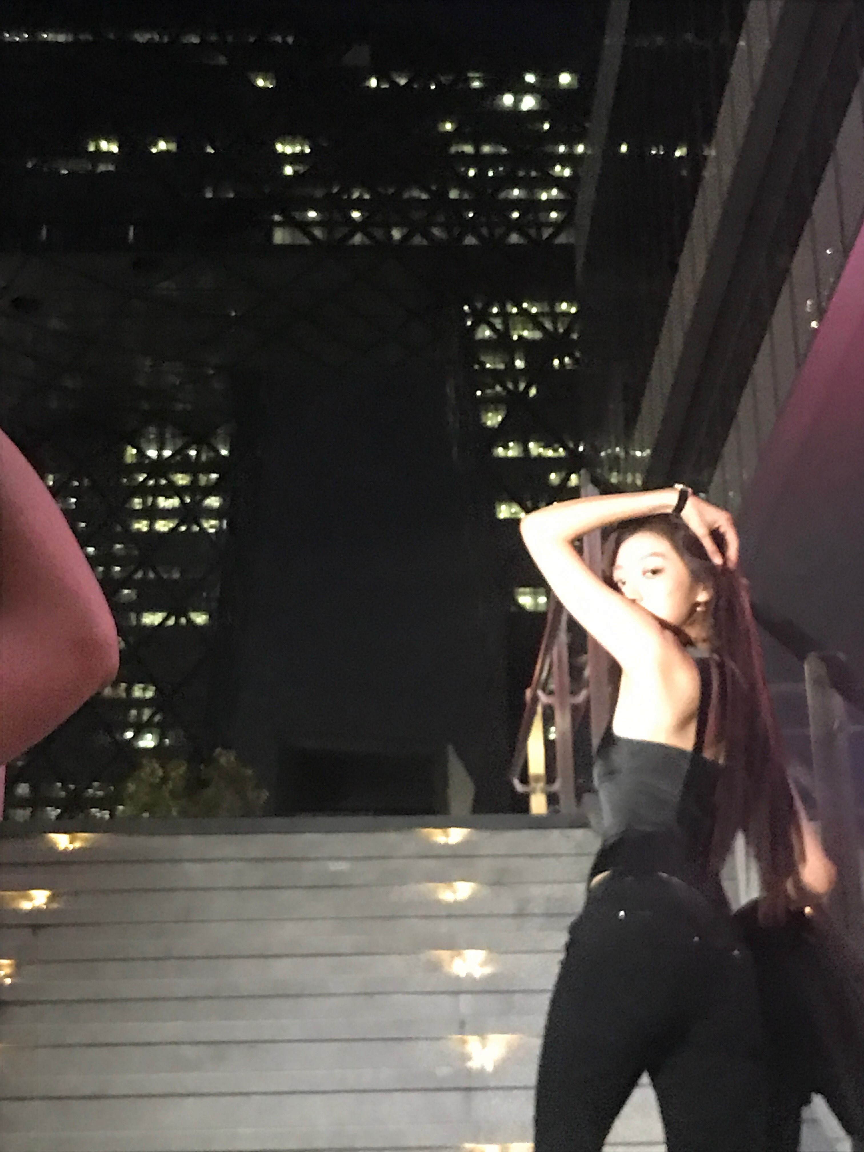 国贸的白天是总经理Luke的国贸的夜晚是打工人Flora的早春晴朗 ​​​