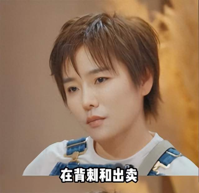 后会友期厉娜用两行字介绍许飞，恨了二十年的人，念信都念到手抖