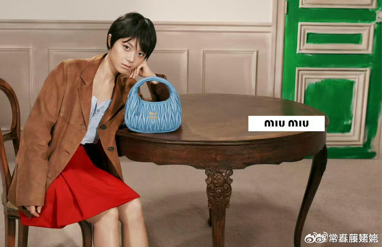 MIUMIU好努力地向时尚圈宣告赵今麦有多不适合时尚 