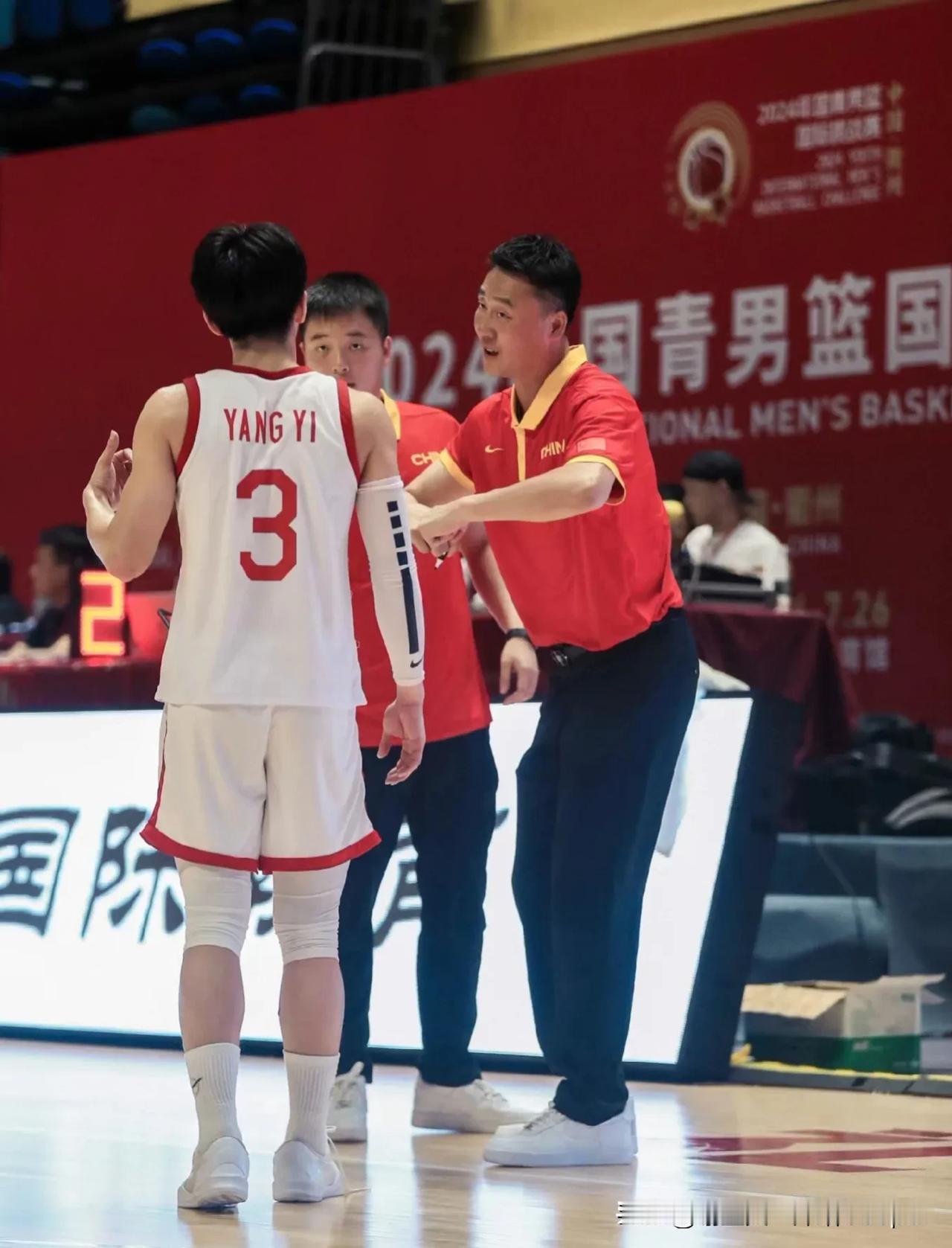广东宏远青年队这个杨溢水平真打不了CBA，跟同年龄段的徐杰是两码事，可别吹他是男