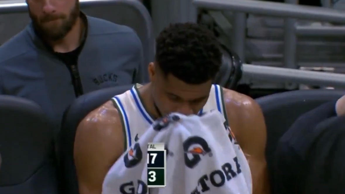 我觉得啊字母哥现在比以往任何时候更可能离开雄鹿 球队战绩不佳东部强队频出 雄鹿现