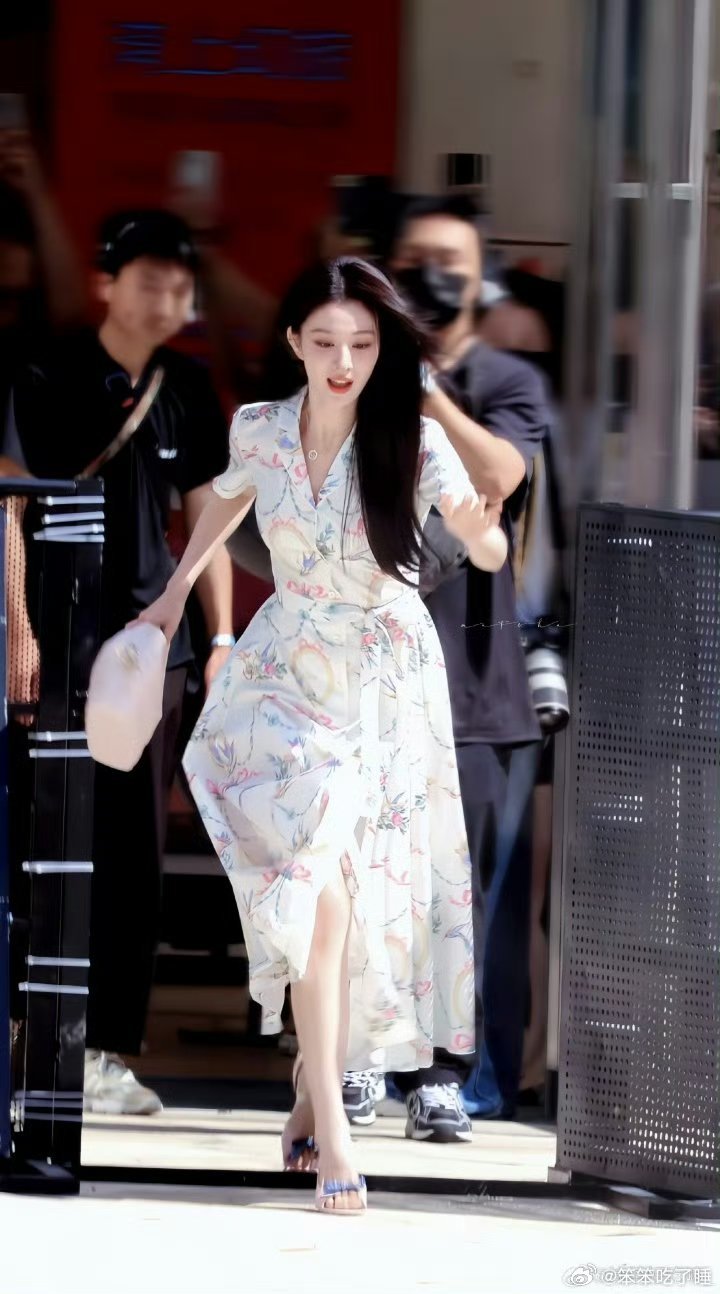 王楚然孟子义 浓颜双子星 谁懂啊！内娱这俩浓颜美女凑一起，孟子义明媚得像夏日限定