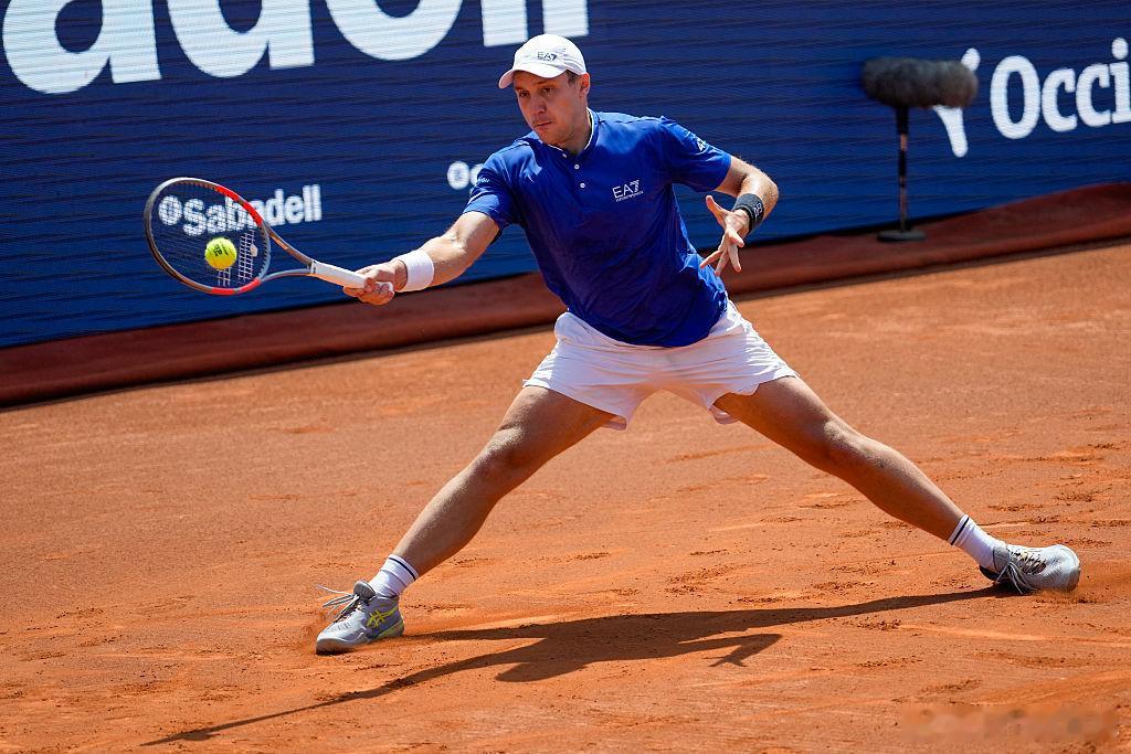 第一盘：梅杰多维奇6-3第二盘：卢布列夫6-2ATP500 巴塞罗那公开赛第一场