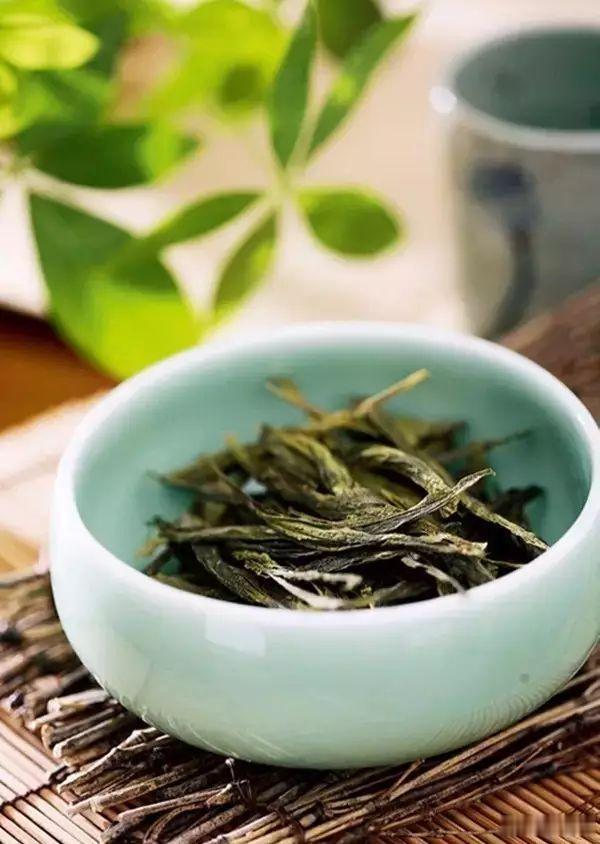 《人民日报》有这样一句话：“一家人和和睦睦，其乐融融，比赢得这全世界更有意义。”