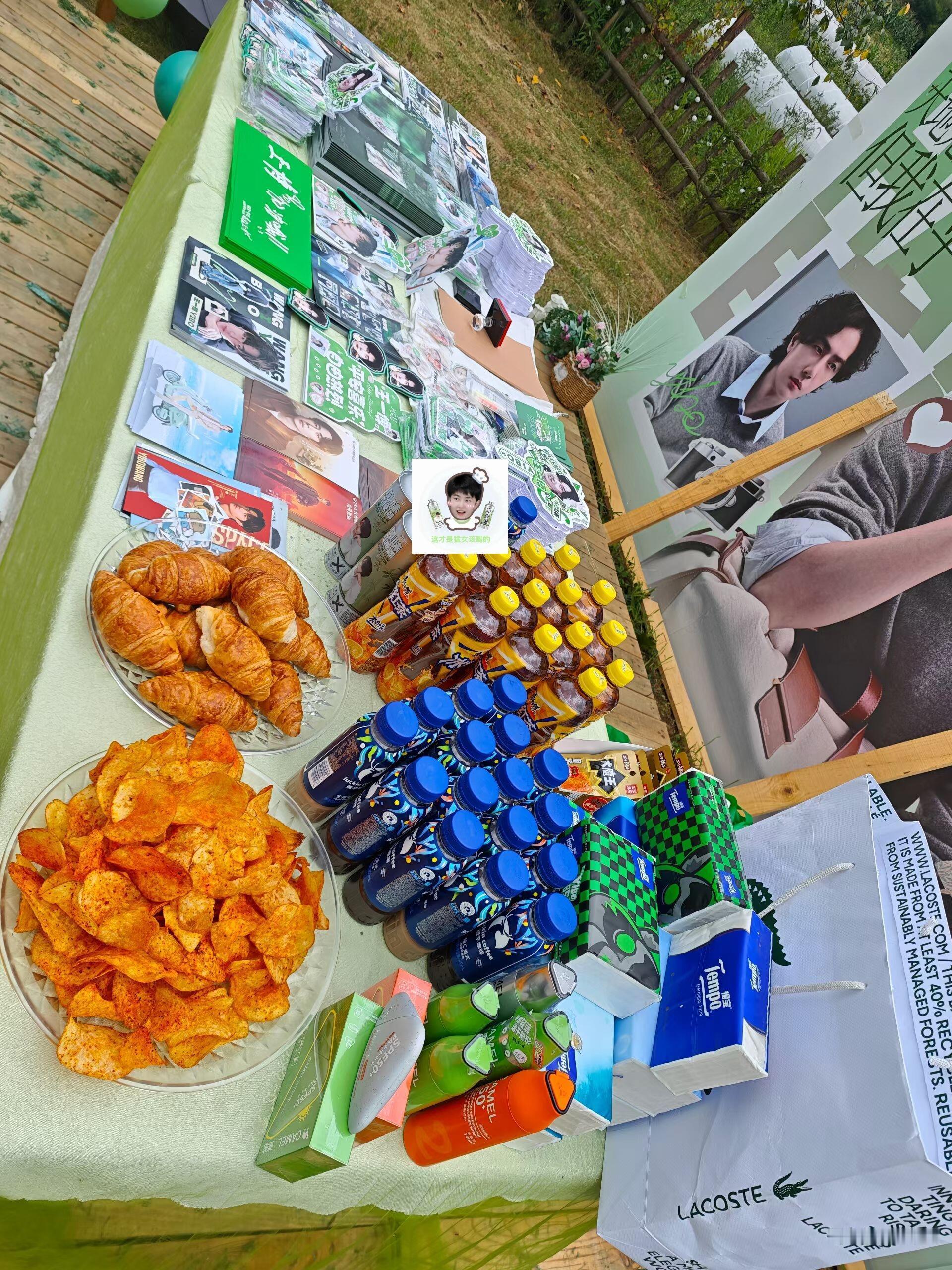 王一博  贵州摩托姐姐生日会，蛋糕完美复刻了珠海赛道！还有85蛋糕！太强了！ 