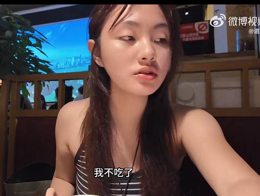被包厢客人传话邀约，当事杭州女孩澄清不是剧本，涉事餐馆江东大牌档江湖夜宵小龙虾被