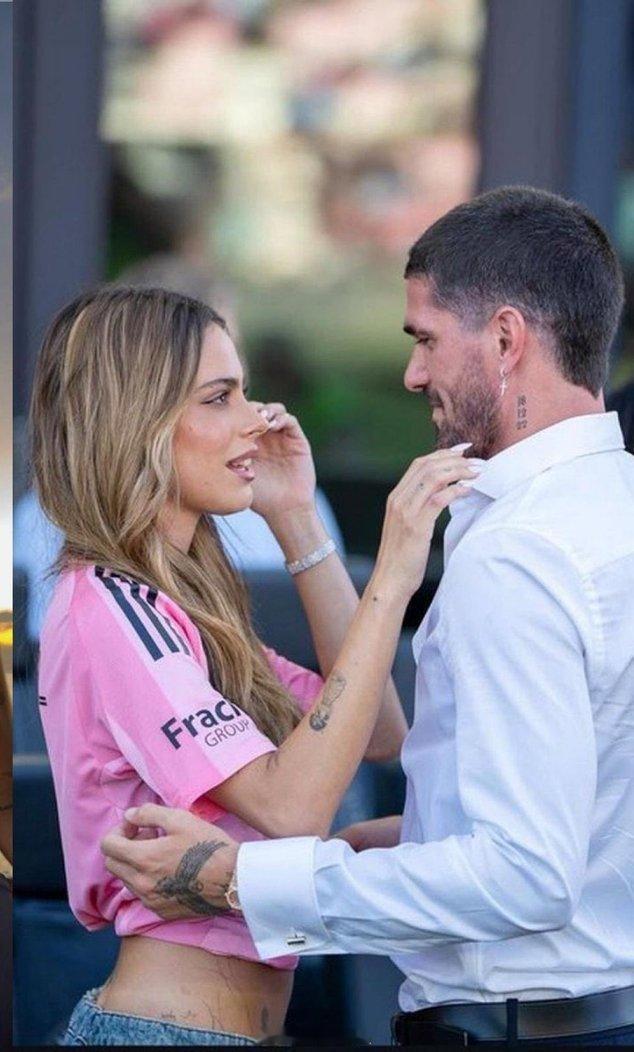 😅❤️蒂尼:“世界杯结束后，德保罗醉醺醺地回家。我不得不像哄小孩一样哄他，因为