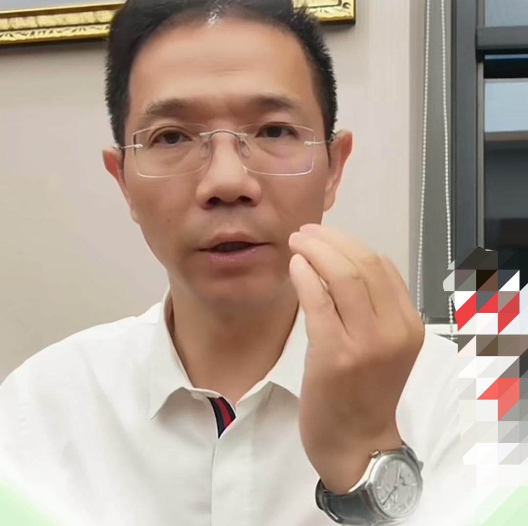 他绝对是律界翘楚

有人问李律，
从业以来始终坚持的初心
和从业的原则是什么？