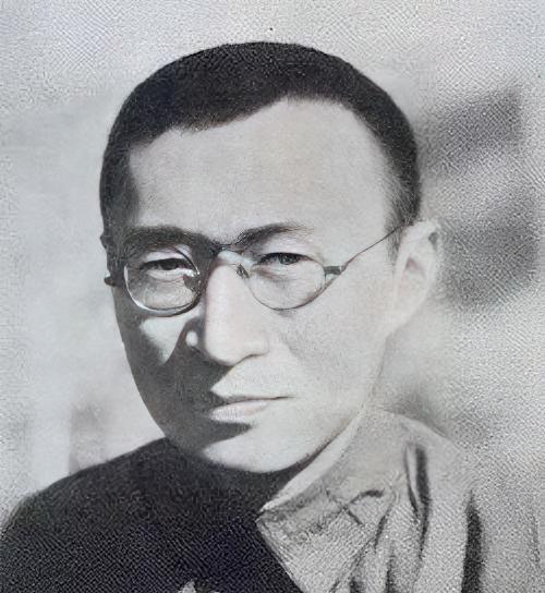 1945年延安，党的七大紧锣密鼓筹备，中央委员会候选人名单三易其稿。审阅草案时，