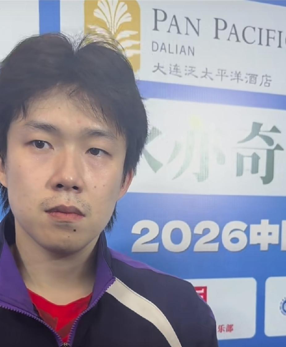 乒超大连站，王楚钦苦战向鹏，在先丢一局的情况下2:1逆转获胜。
此前他多次单打1