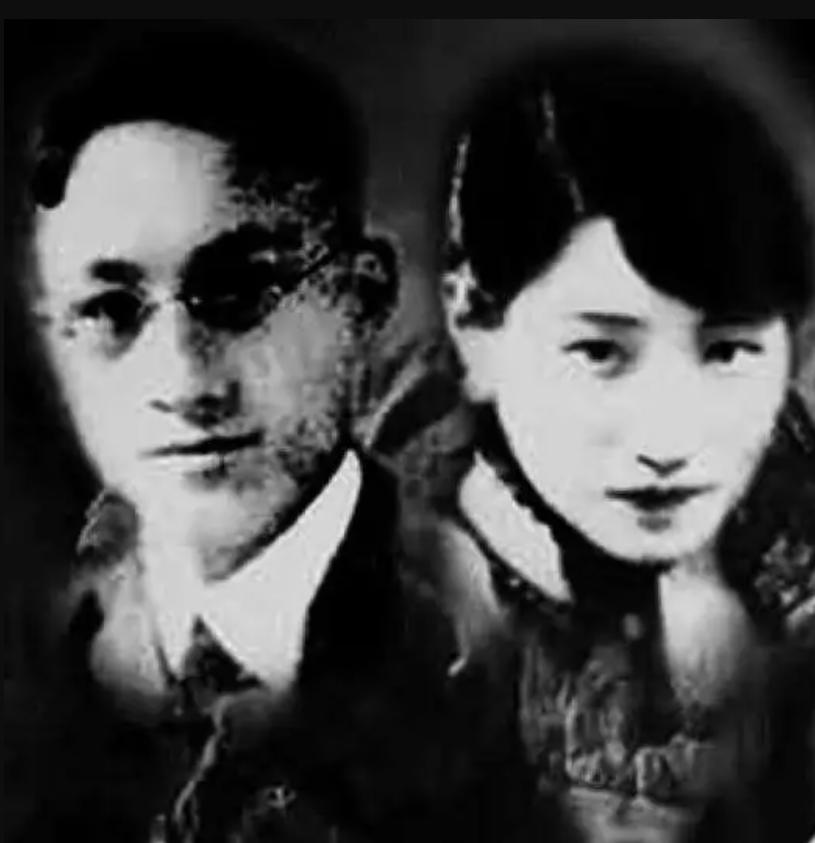 徐志摩的追悼会上，未见陆小曼的身影，要说他们有多相爱呢？
　　
1931年11月