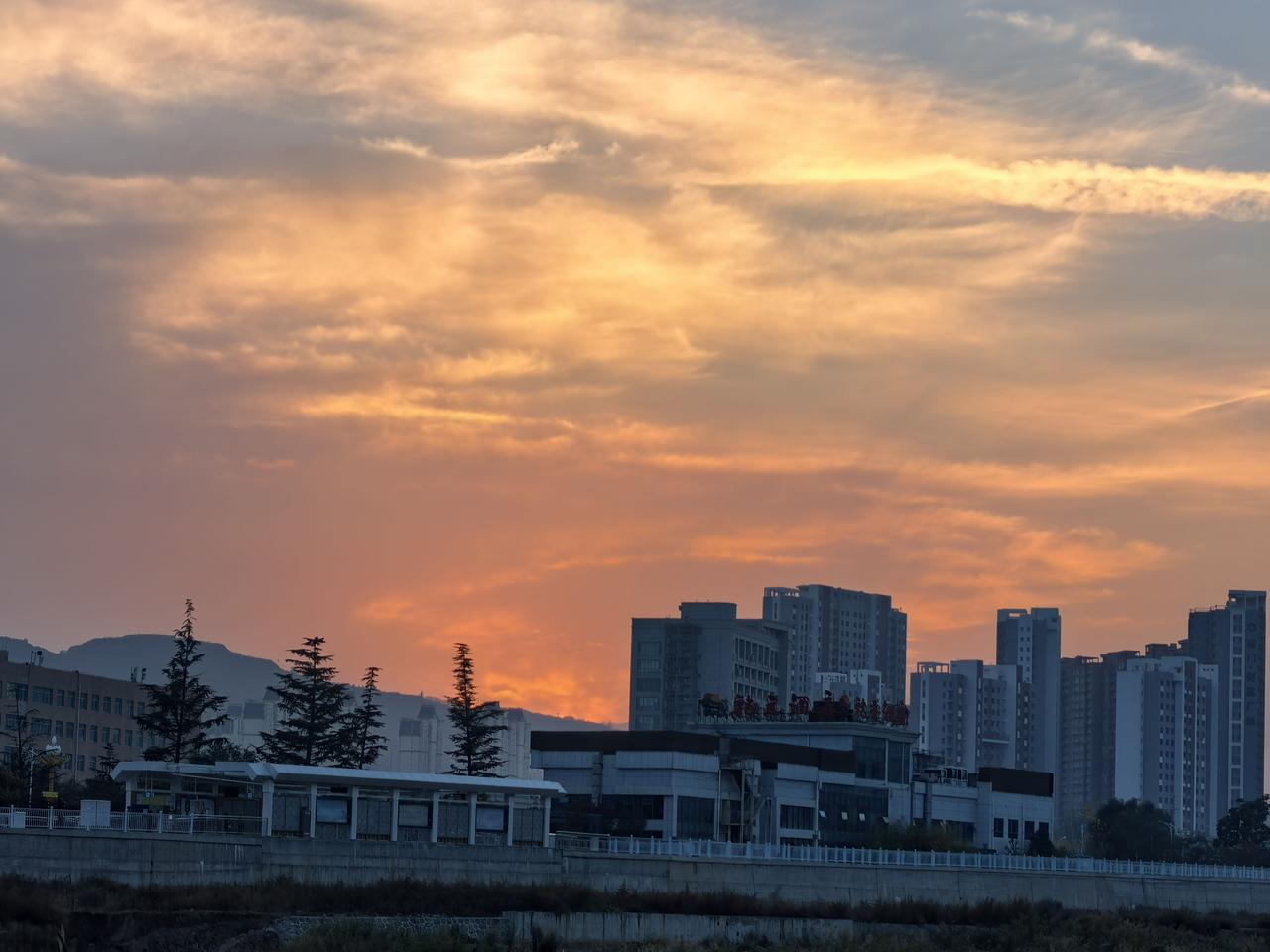 多年炒股积累的经验。股票账户上一定要有备用金，不能全部买成股票。

这几年这一点