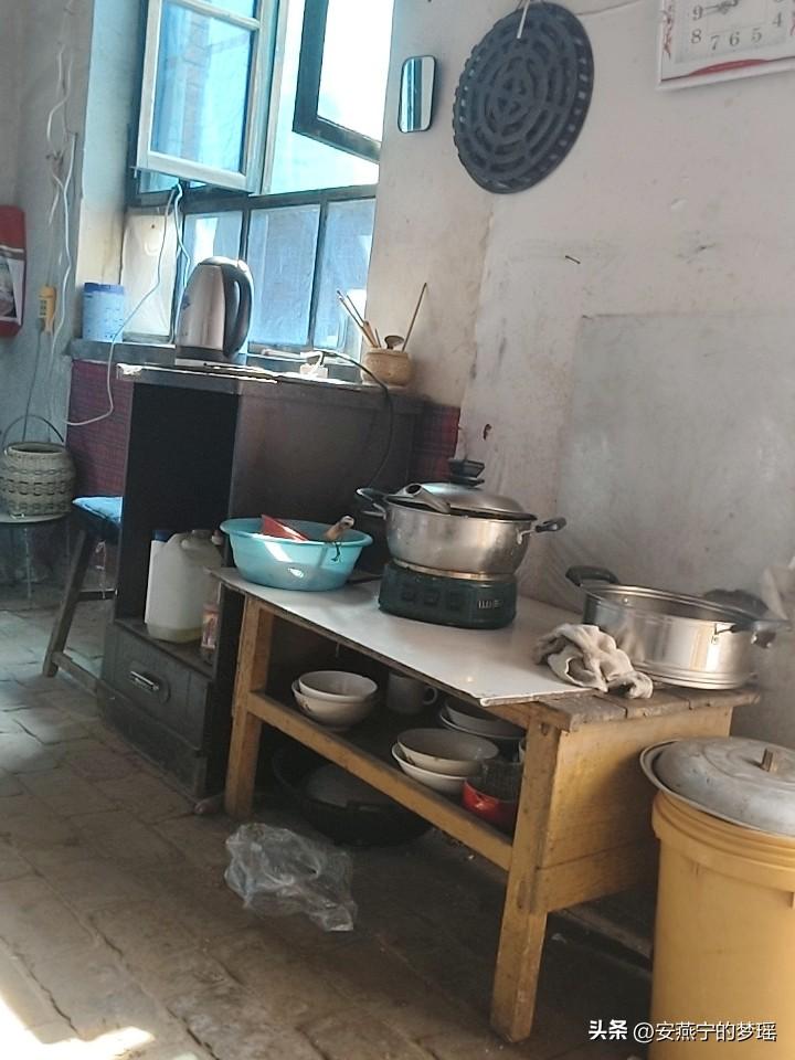 婚姻，有时候就败给了父母。

五次婚姻的艳华，第一个媳妇，结婚头一天晚上，因为香