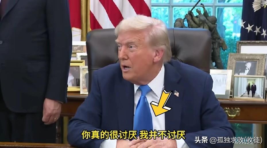 特朗普与白宫记者发生口角：“你真讨厌”，“你是个糟糕的记者”！
 
椭圆形办公室