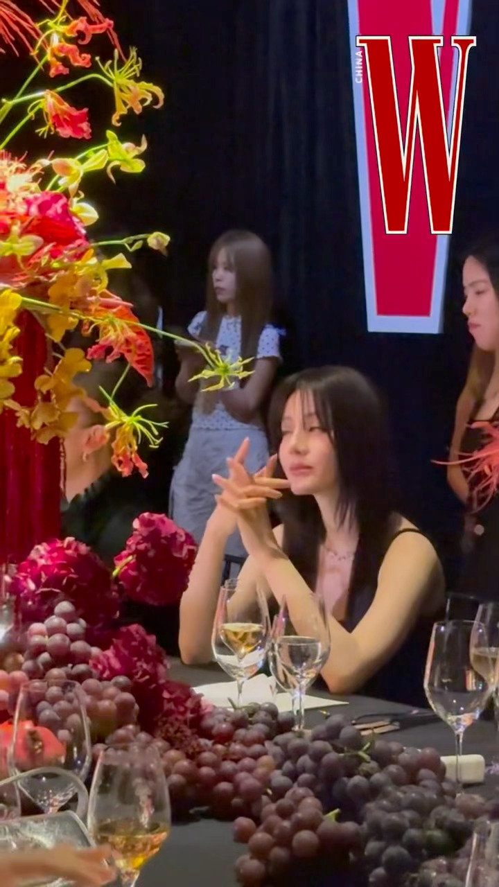 迪丽热巴内场新造型来了，好有反差感，从女王变成女大！！！ ​​​