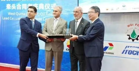 为什么央视不报道伊拉克了
不是因为推翻萨达姆后，伊拉克自由繁荣了
是美国搬起石头