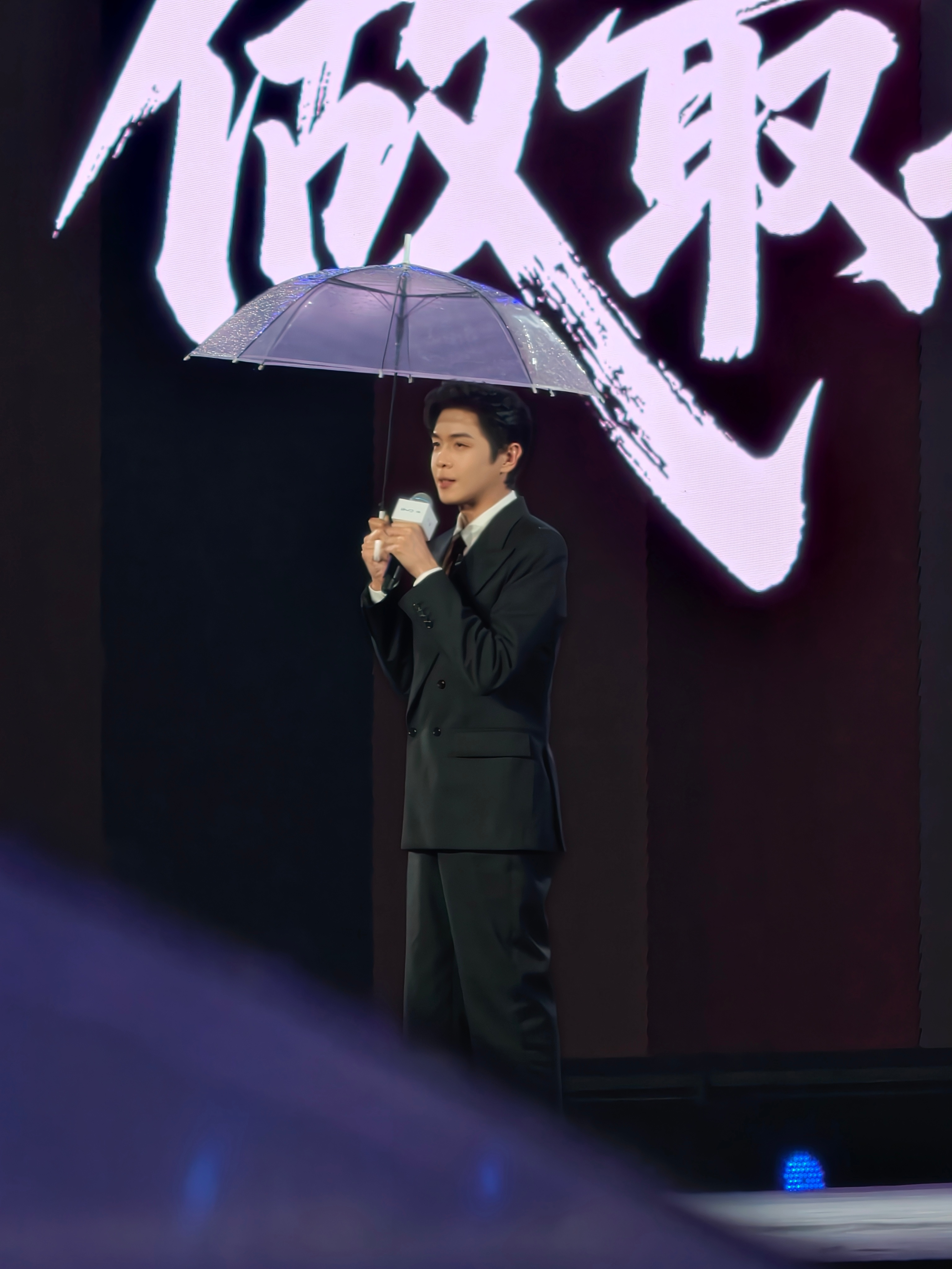 在西安永宁门城墙下，比亚迪“智能大块头”大唐EV终于上市啦！这车是真的香，来看看