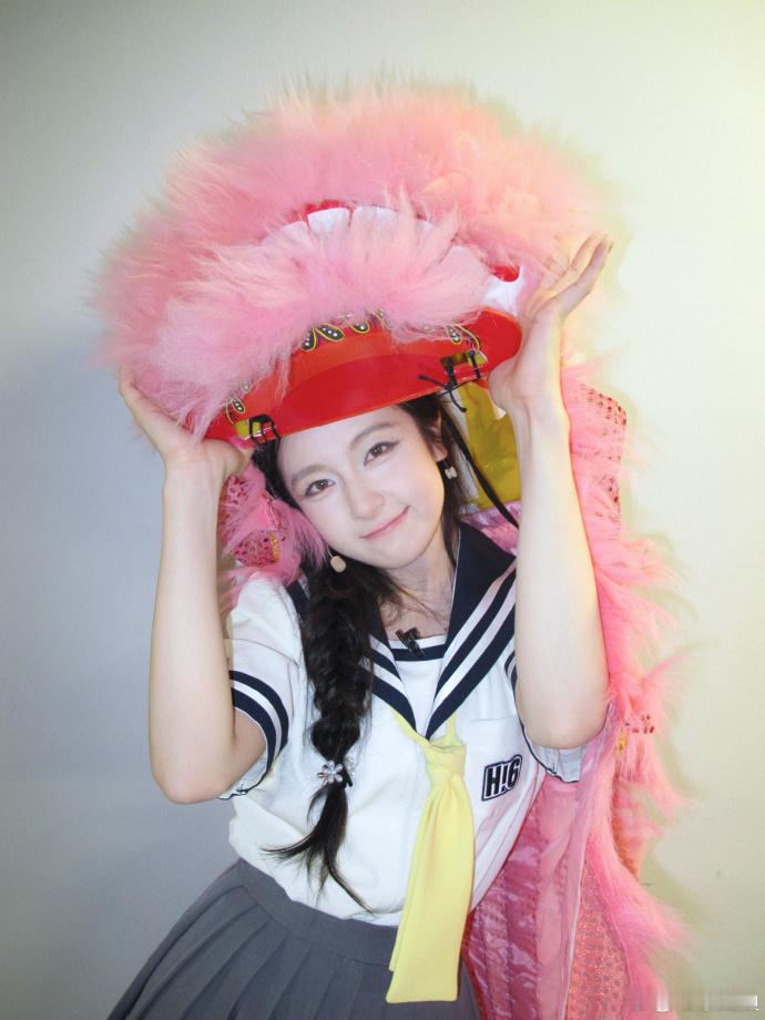 李兰迪hi6两套造型李兰迪我保证你是公主 李兰迪hi6两套造型都好美呀，一套是我