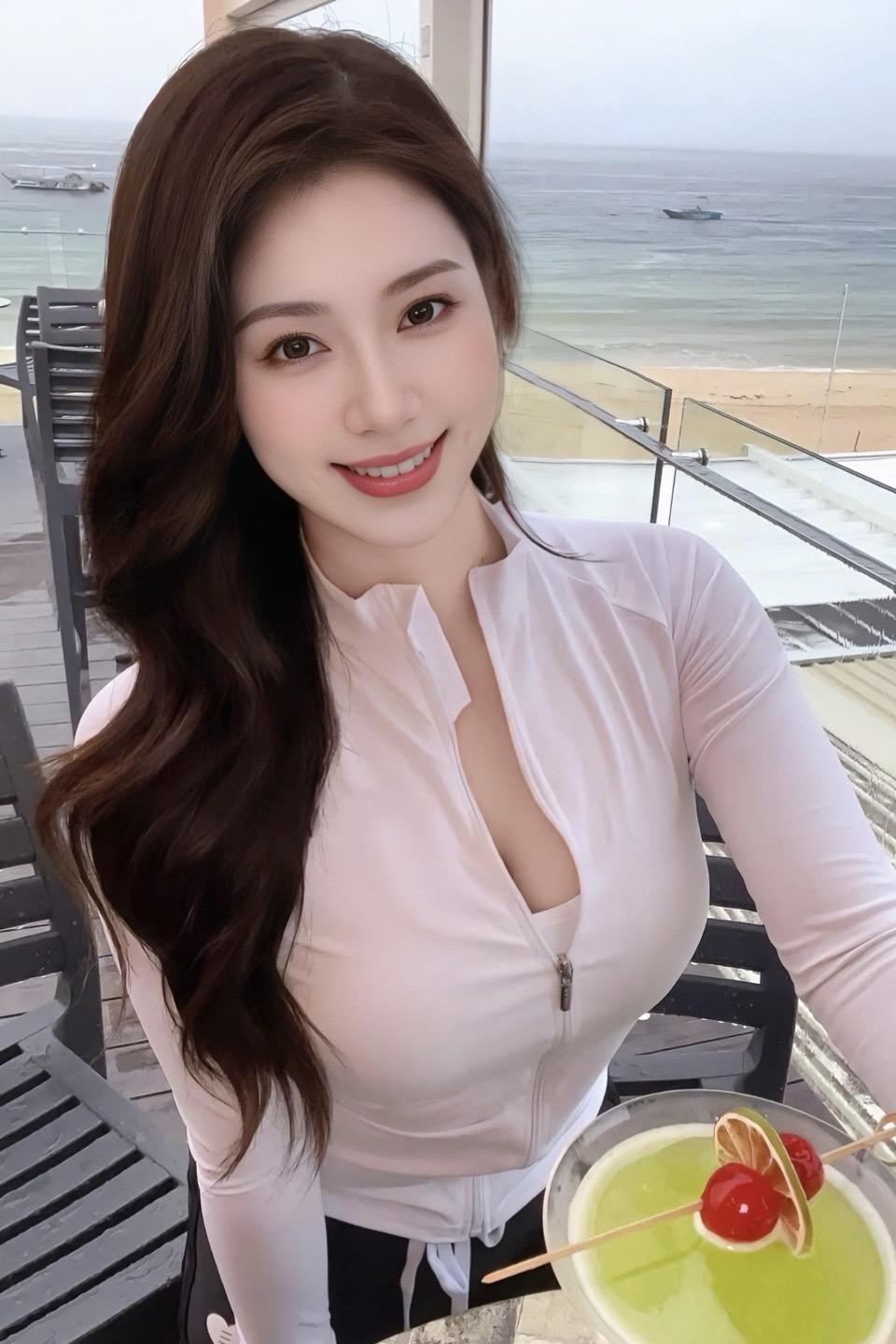 有时候很想辩驳什么，但是突然想到原来对方是这么想我的，于是我沉默。
清纯女神 气