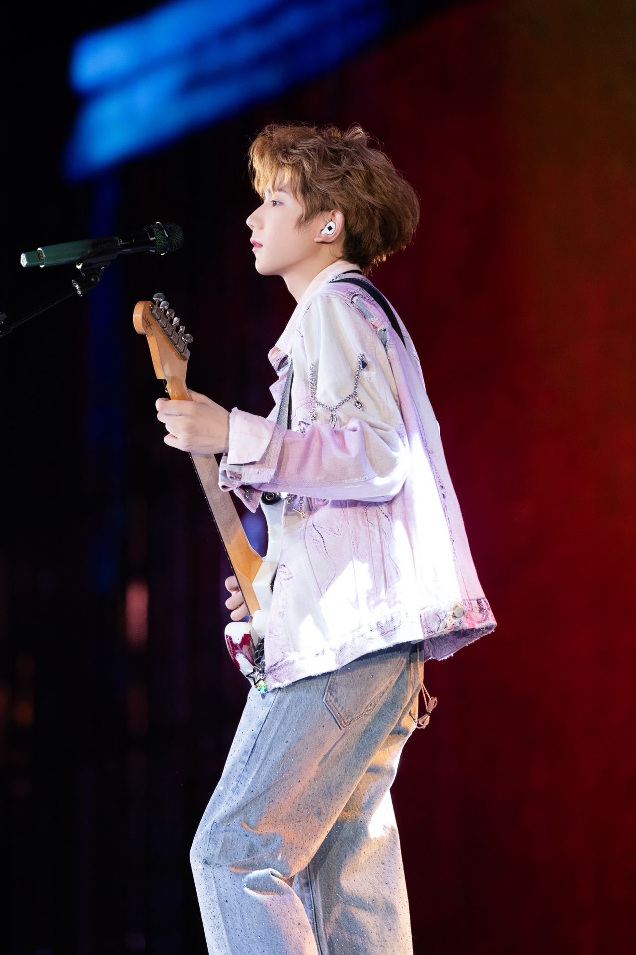 王源体育场巡演来了一个年轻人 体育场巡演也是越开越有意思了！每一场都有不同的惊喜