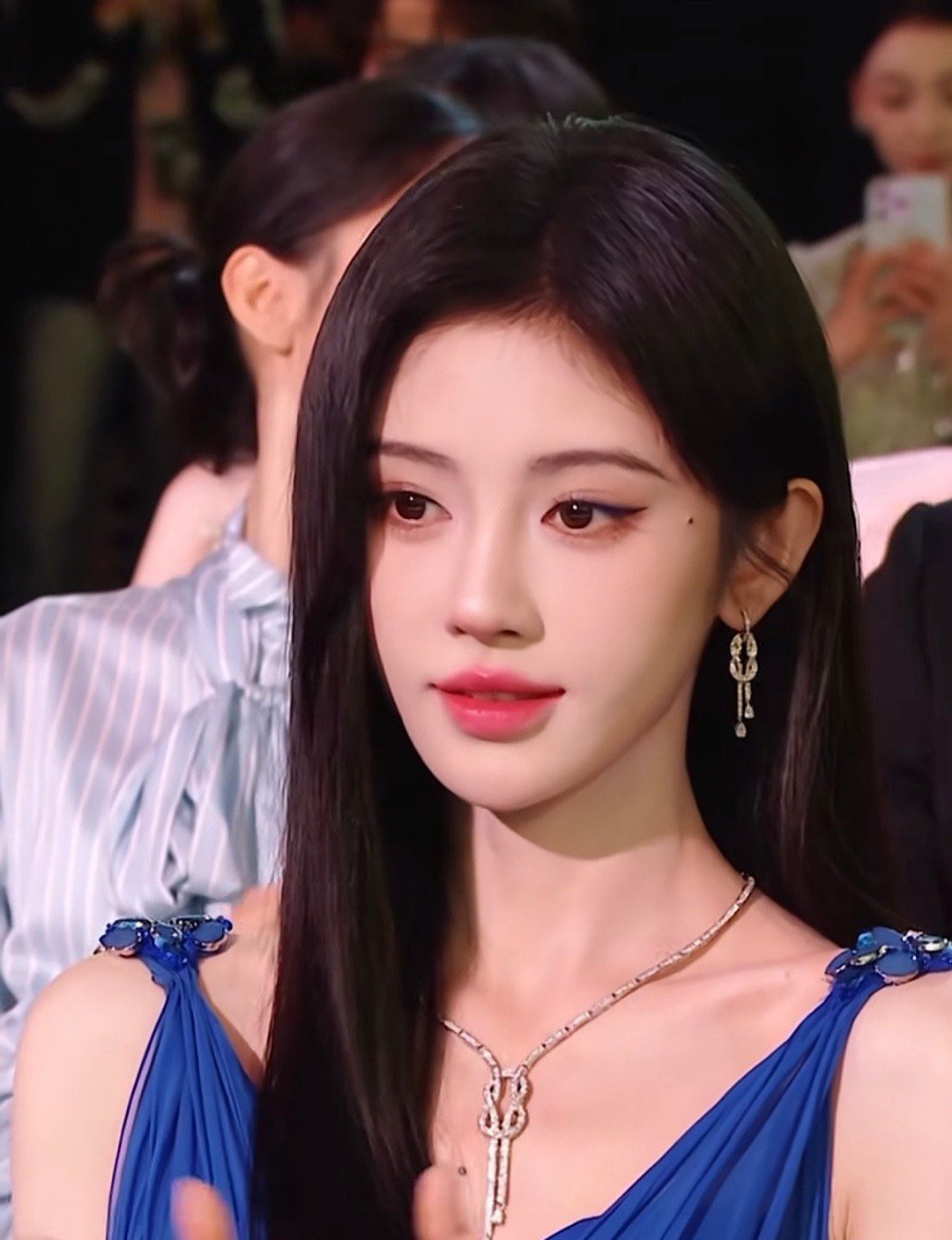 星光大赏 内场 玩手机大赏95花 鞠婧祎 赵露思 白鹿 ，怼脸直拍，谁扛住了镜头