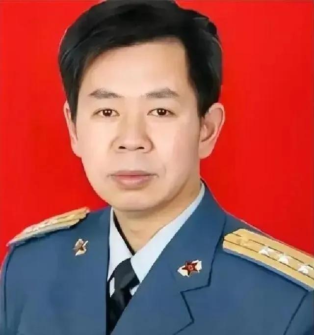 戴旭这话说的，真是一点面子都没留，直接把遮羞布给扯下来了。手里握着屠龙刀，天天在