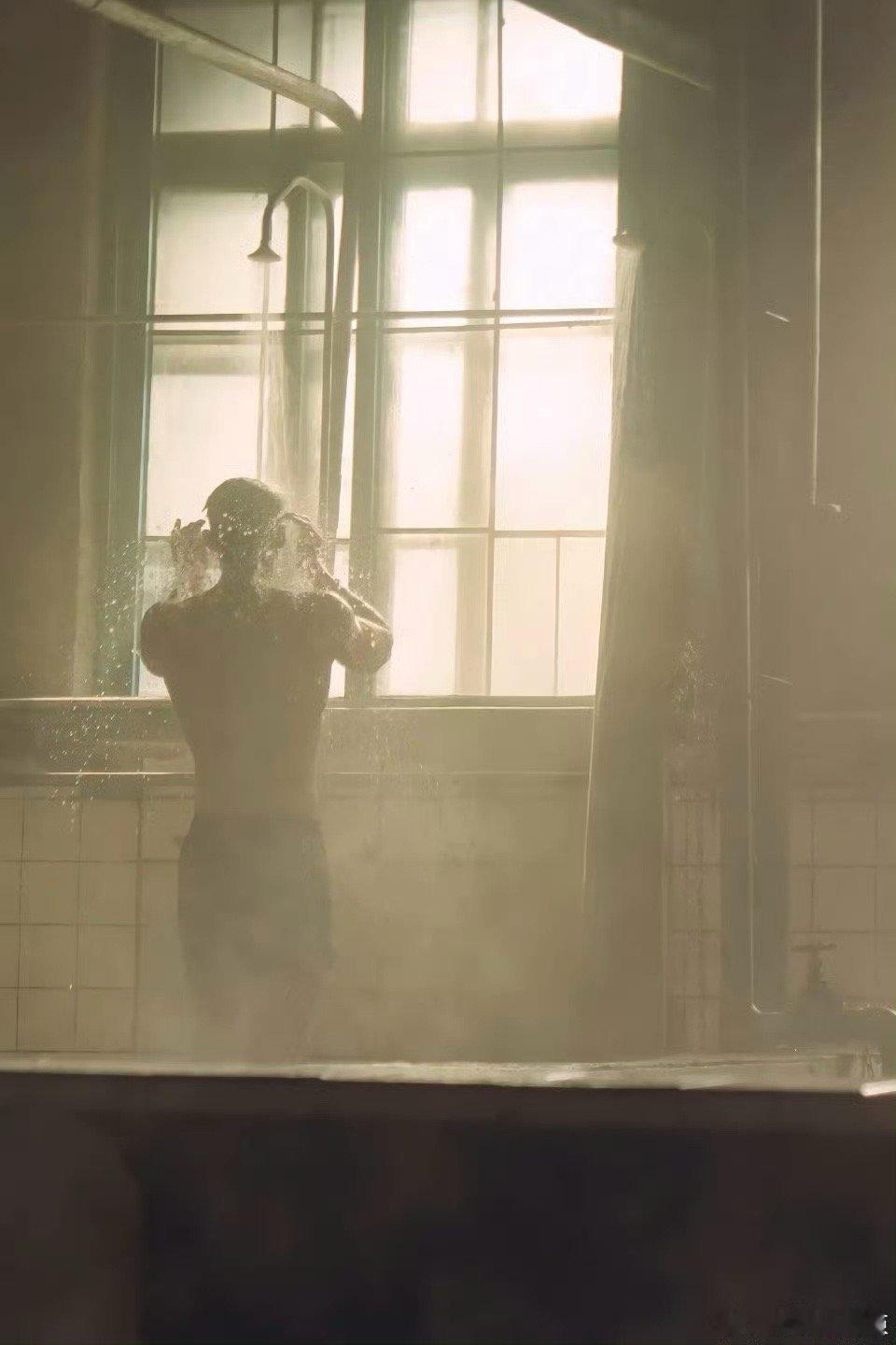 黄景瑜这次真没把我当外人 看到黄景瑜澡堂视频那一刻我悟了，原来这就是传说中的富有