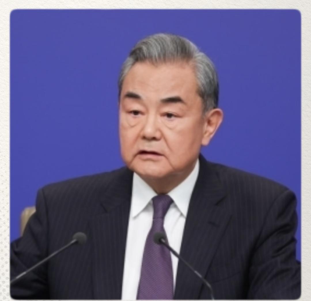 王毅外长聊中美关系，
说得很实在。
中美都是大国，谁也别想彻底改变谁，这事儿谁都