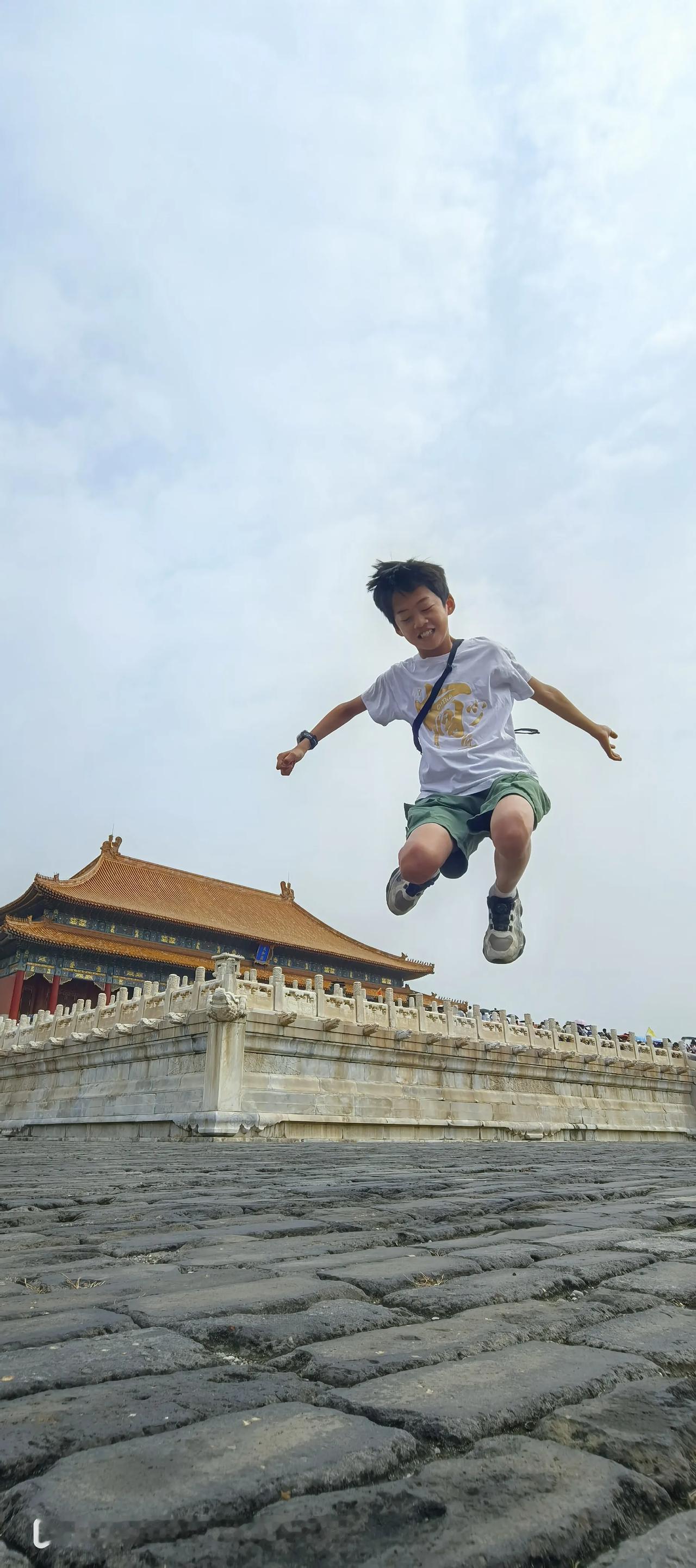 谁能猜粗这张照片是在哪座建筑拍摄的吗？一直搞不明白，其实游故宫的时候很多绝佳的地