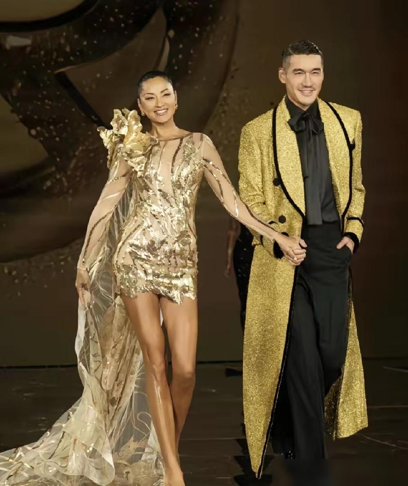 54岁瞿颖：肉毒打多脸僵了！我只求按时下班，胡兵曾被我拒绝。
 
你以为明星光鲜